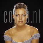 20-06-2002 Sylvie van der Vaart-Meis at studio in Amsterdam.

[keywords]Posed, Headshot, Eyecontact[/keywords]